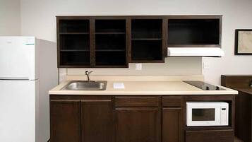 大型冰箱、微波爐、爐台