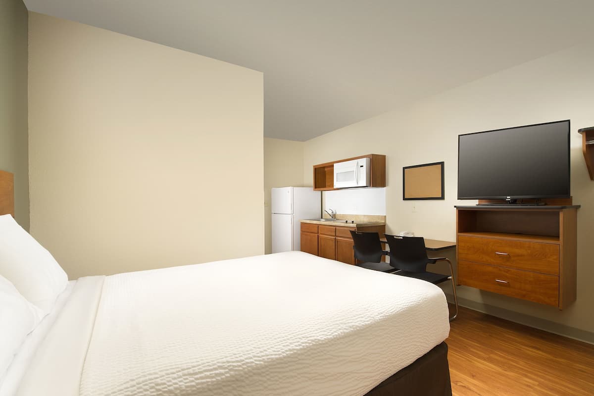 Desk, blackout curtains, free WiFi, bed sheets