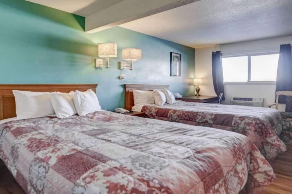 Iron/ironing board, free WiFi, bed sheets