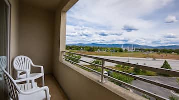 Balcony Extended Stay King Suite | Balcon