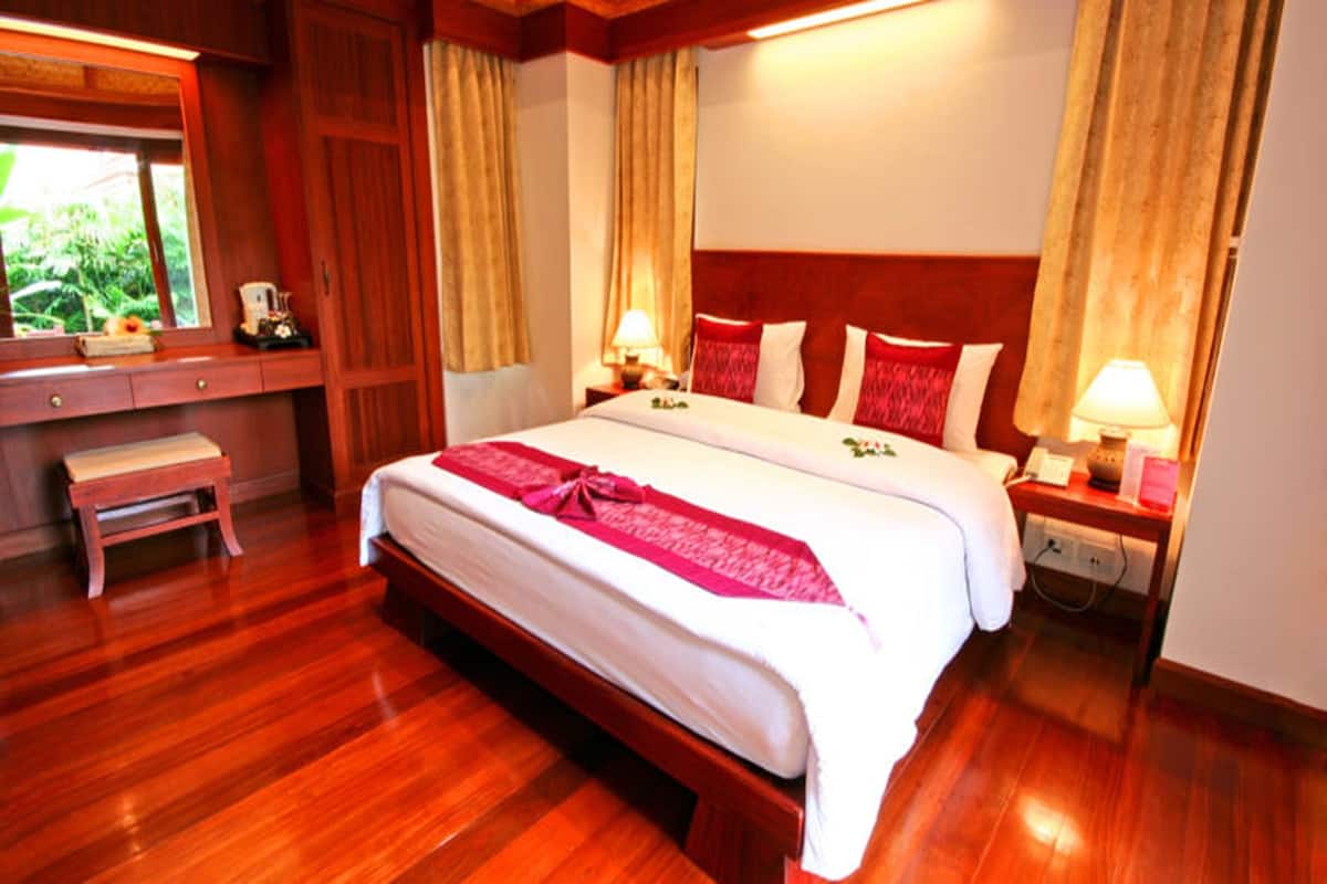 Egyptian cotton sheets, minibar, in-room safe, desk