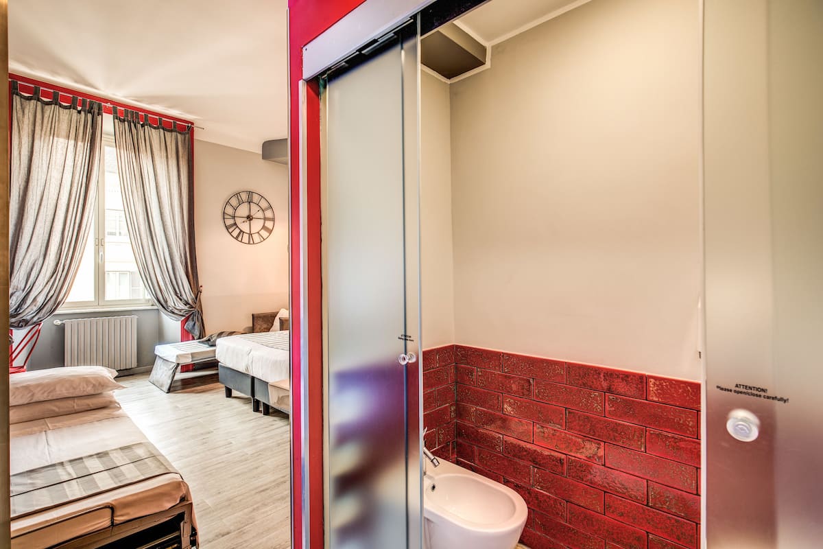 Quadrupla familiare, 1 camera da letto | Bagno | Doccia, asciugacapelli, bidet, asciugamani