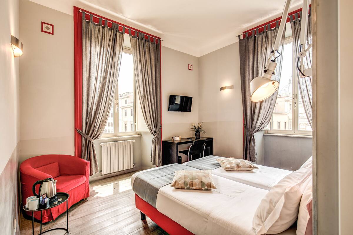Camera Standard, 1 letto matrimoniale | Minibar, una cassaforte in camera, una scrivania, insonorizzazione