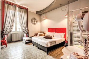 Minibar, in-room safe, desk, soundproofing - Wrh Suites (Rome)