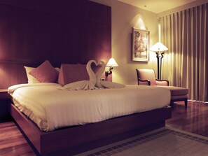 Premium bedding, Select Comfort beds, minibar, individually decorated - Mission Hills Phuket Golf Resort (Thep Krasattri)
