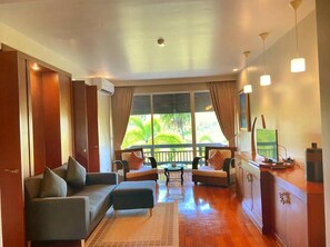 Premium bedding, Select Comfort beds, minibar, individually decorated - Mission Hills Phuket Golf Resort (Thep Krasattri)