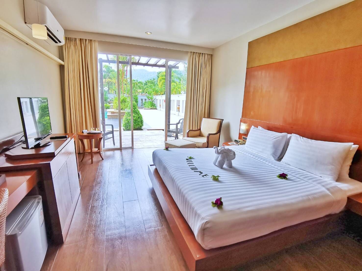 Deluxe kamer, 1 twee- of 2 eenpersoonsbedden, 1 tweepersoonsbed of 2 eenpersoonsbedden, niet-roken | Luxe beddengoed, Select Comfort-bedden, een minibar