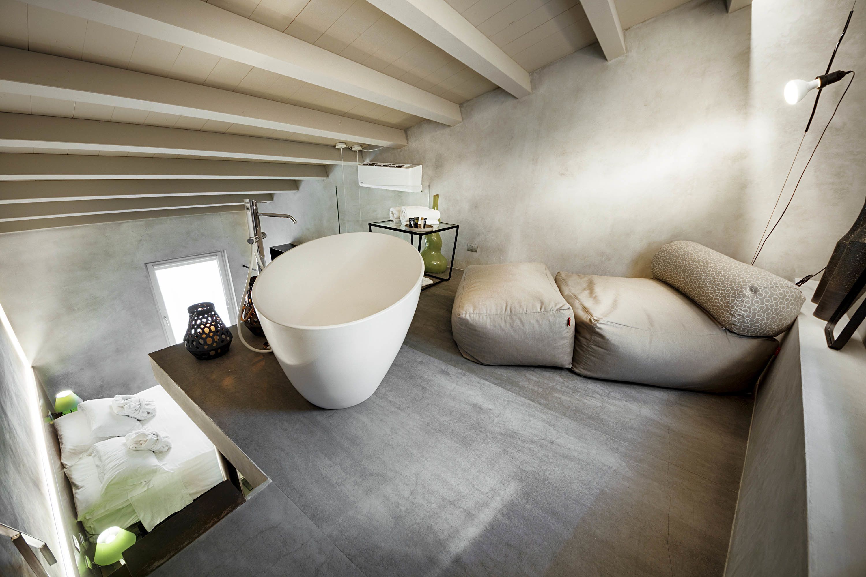 junior suite | living room | flat-screen tv, first-run films