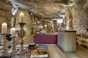 Lunch and dinner served