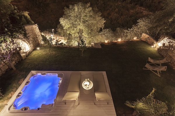 Luxury Süit, Sıcak Su Küveti, Bahçe Manzaralı | Jakuzi