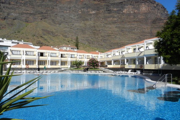 Standard Apartment, 1 Bedroom | Pool | Outdoor pool, open 10:00 AM to 6:00 PM, pool umbrellas, sun loungers