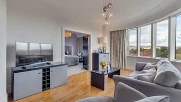 Junior Suite, 1 King Bed | Living area