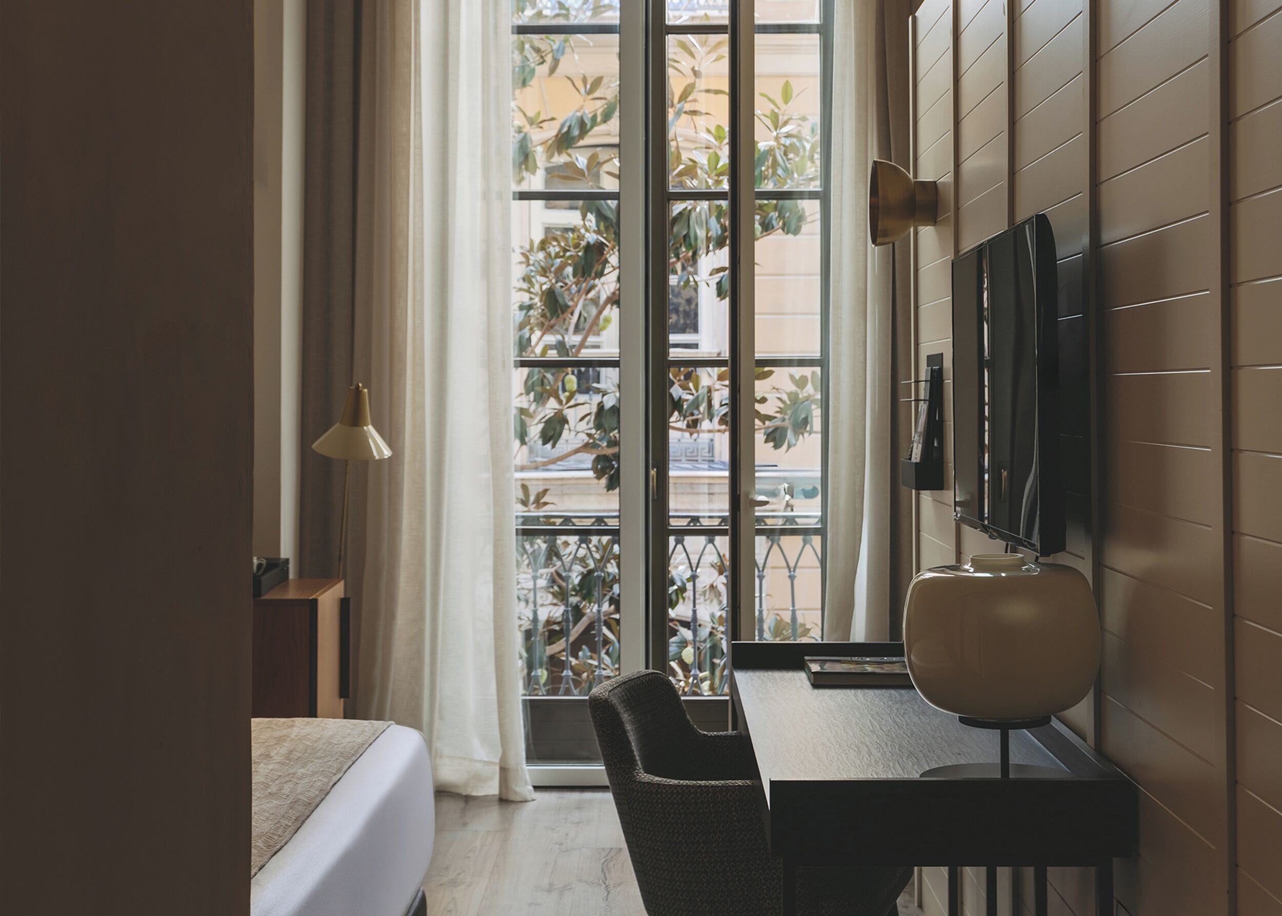 羽绒被、迷你吧、客房内保险箱、办公桌