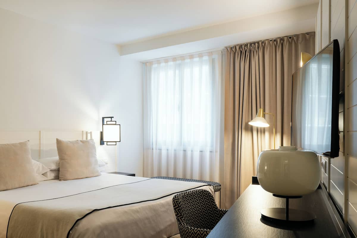 Standard-Doppel- oder -Zweibettzimmer | 1 Schlafzimmer, Daunenbettdecken, Minibar, Zimmersafe