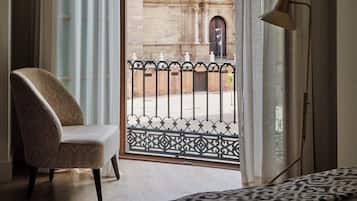 Junior-suite | 1 soveværelse, dundyner, minibar, pengeskab på værelset