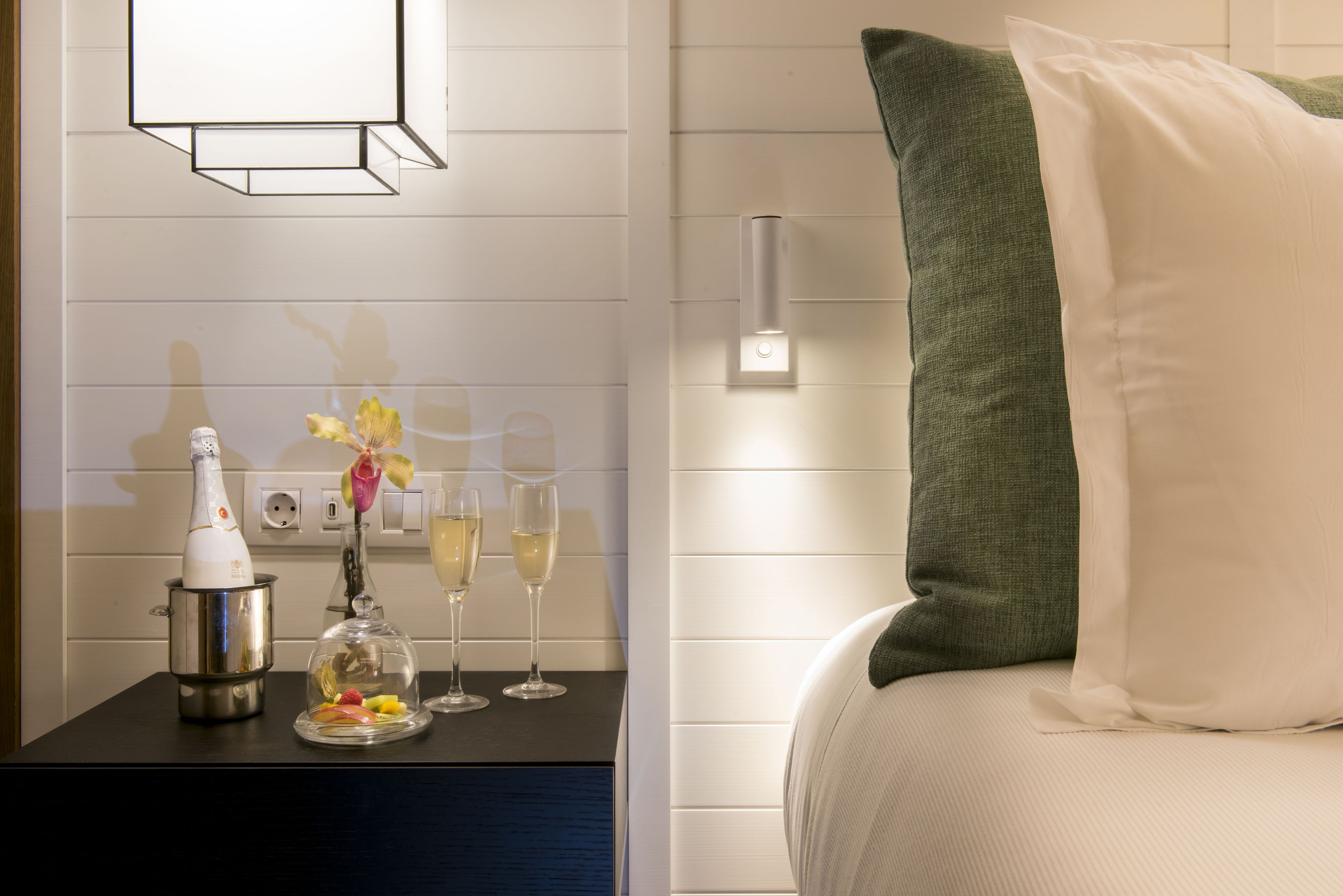 superior room | in-room dining