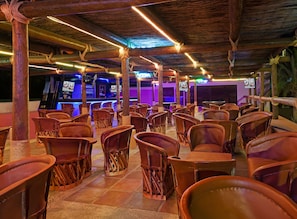 2 bars/lounges, sports bar