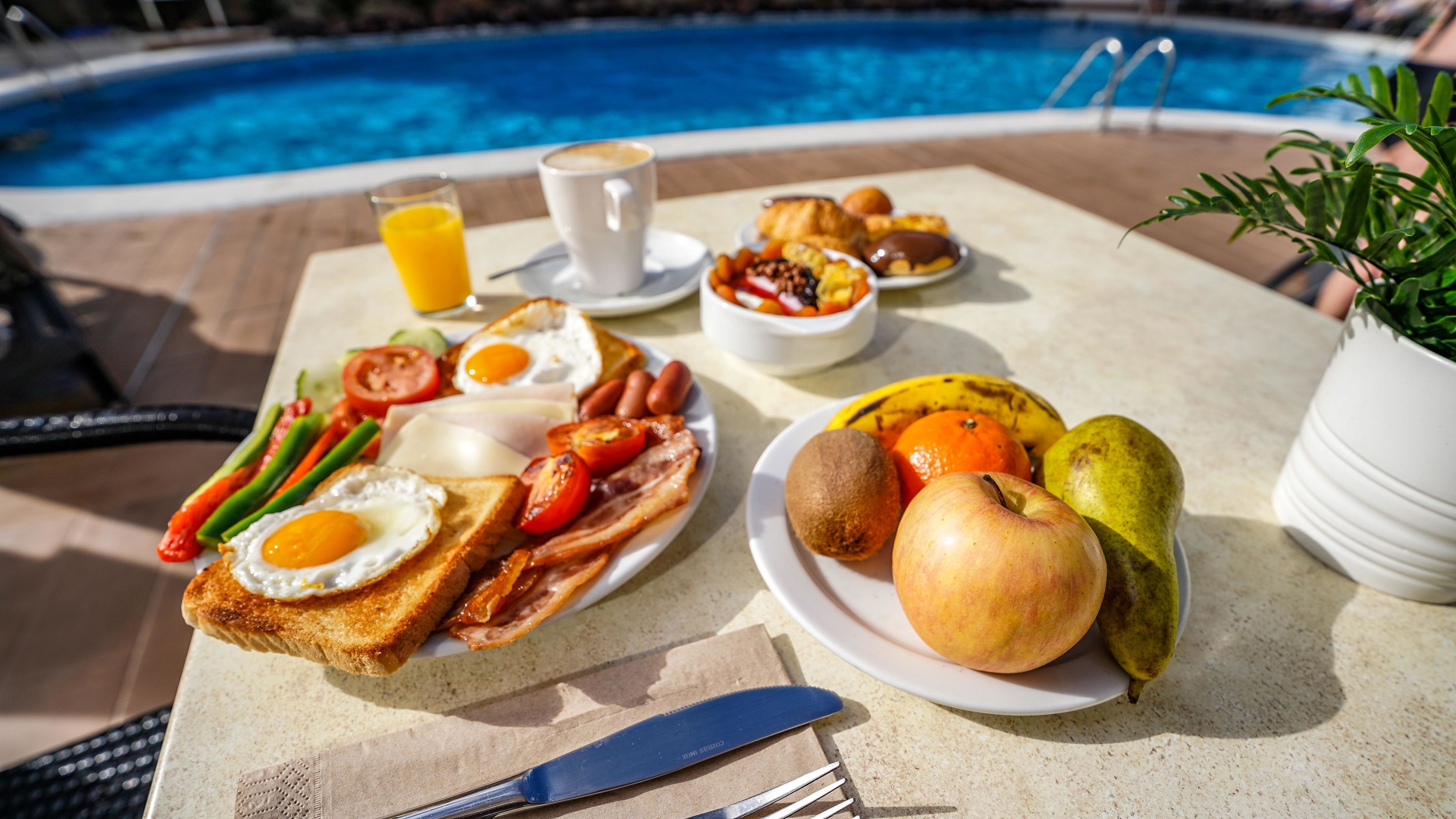 Outdoor pool, sun loungers