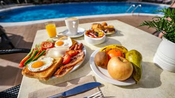 Outdoor pool, sun loungers