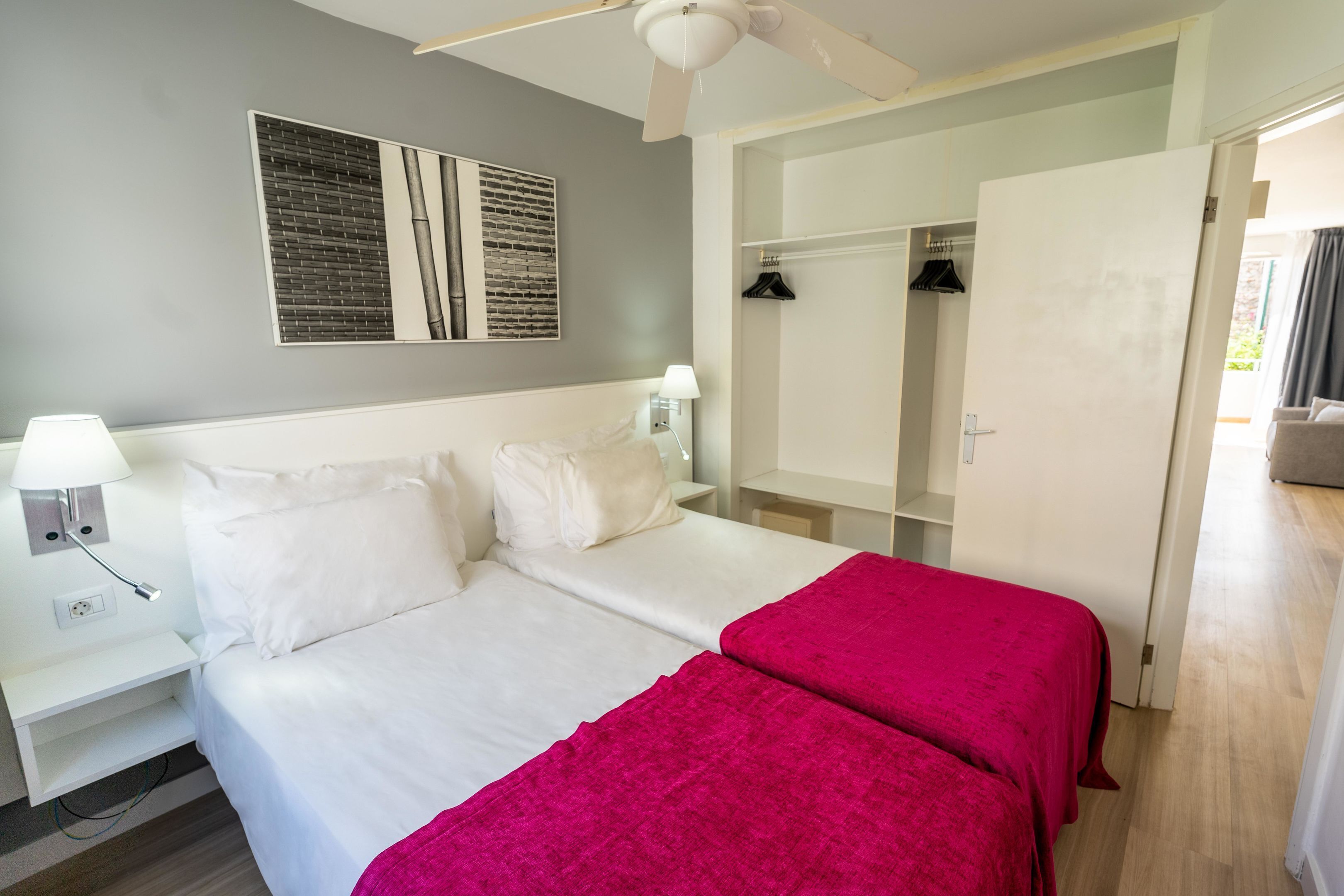 In-room safe, desk, free WiFi