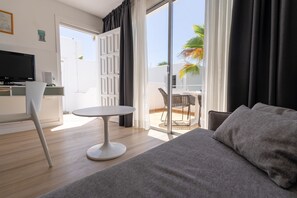 Flat-screen TV - Coral California (Arona)