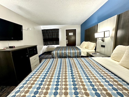 Desk, free WiFi, alarm clocks