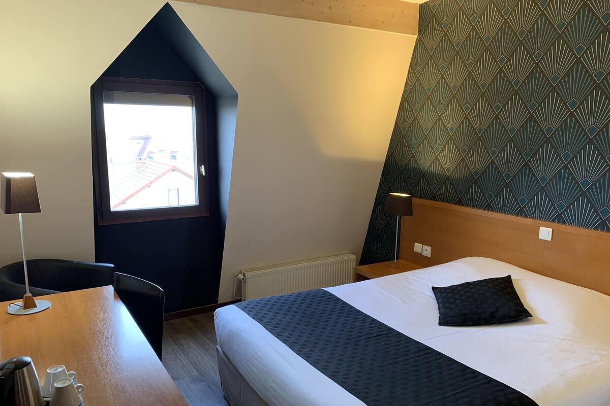 Double Room | Select Comfort beds, in-room safe, desk, WiFi (free)