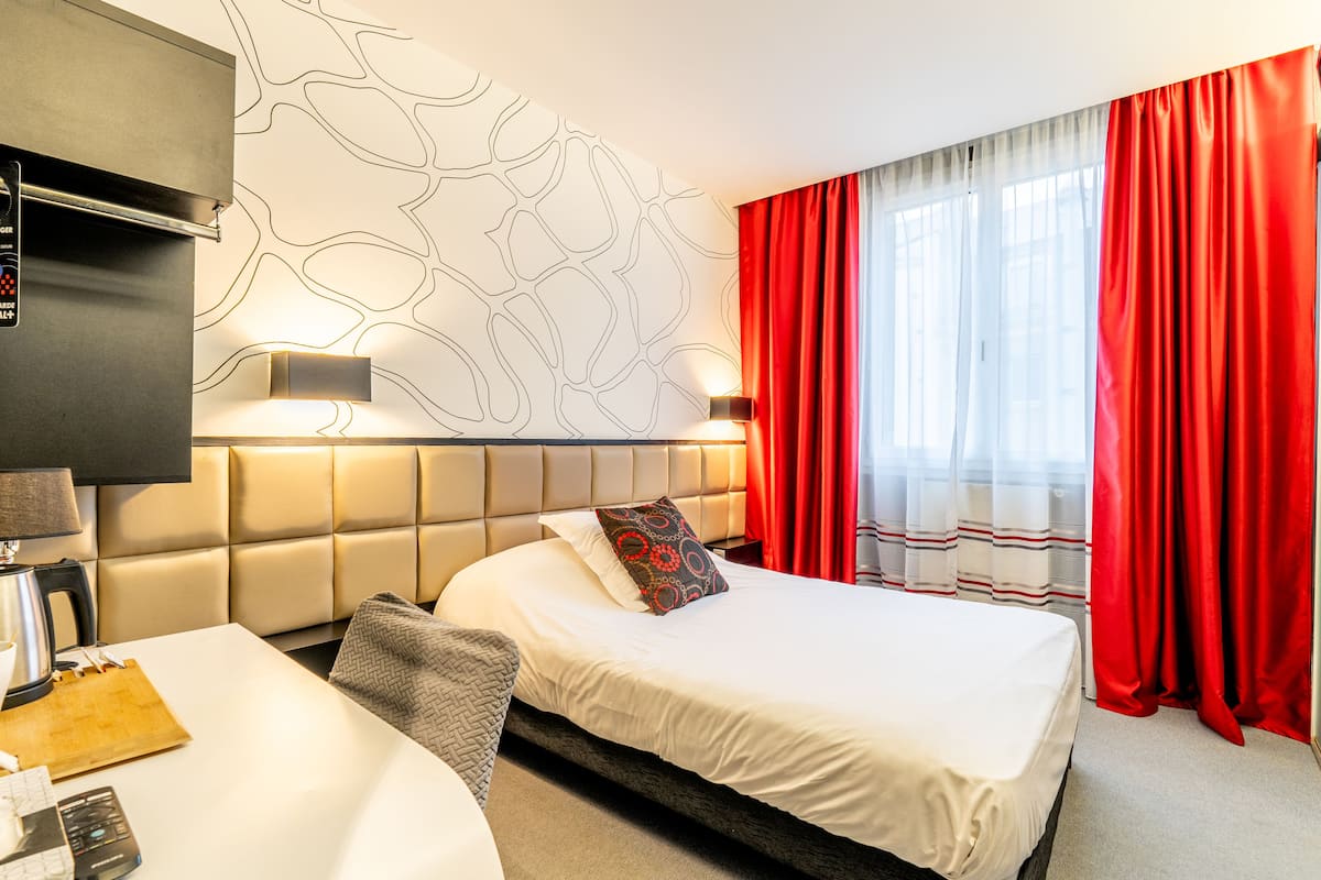 Standard Room (Single) | Premium bedding, desk, iron/ironing board, free WiFi