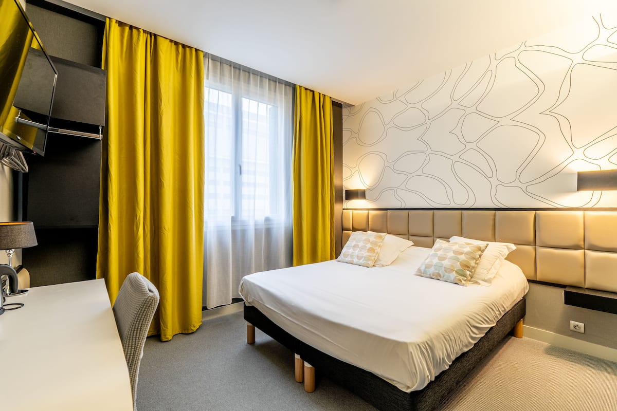 Superior Double Room | Premium bedding, desk, iron/ironing board, free WiFi