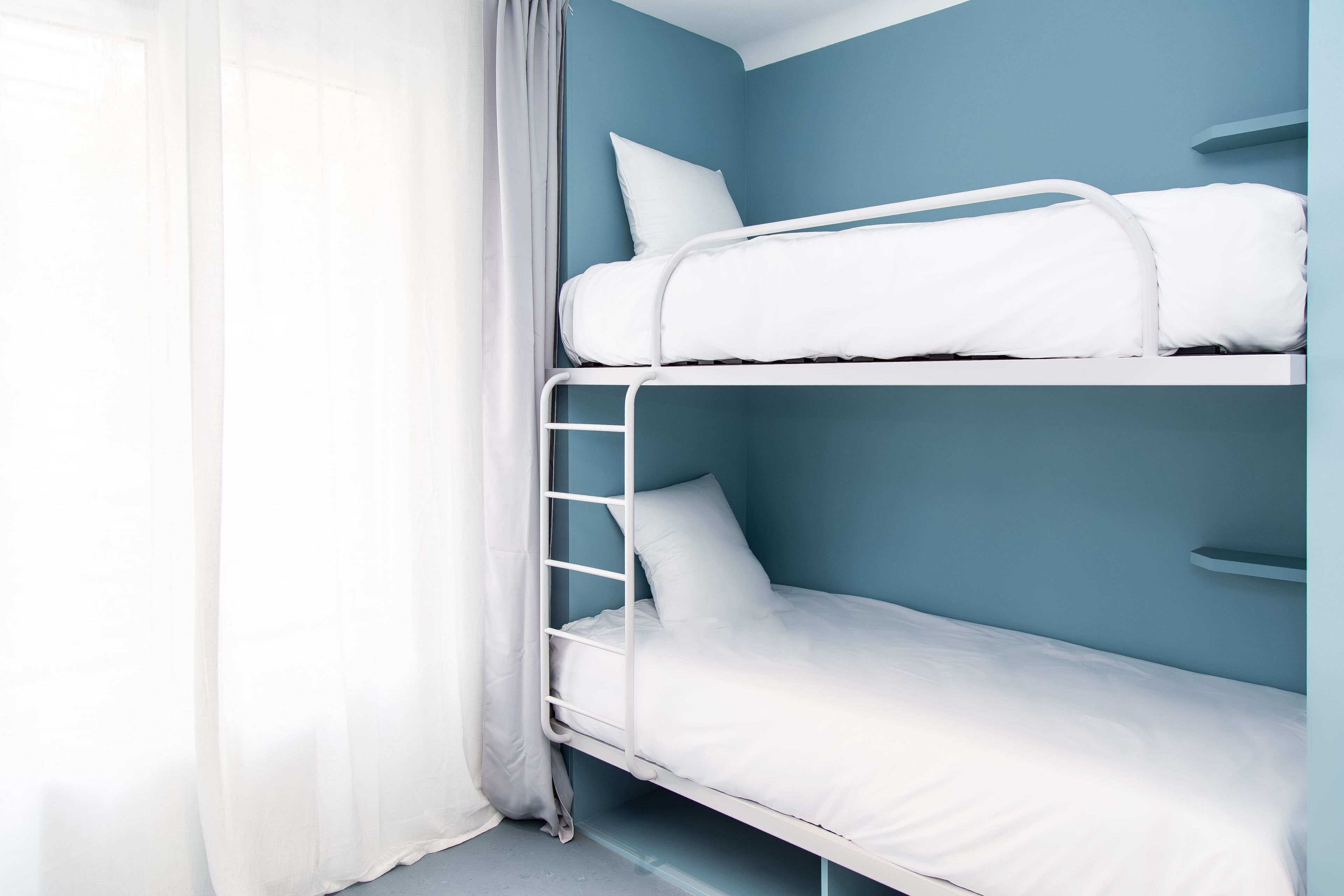 家庭公寓 | 高档床上用品、记忆海绵床垫、办公桌、笔记本电脑工作区