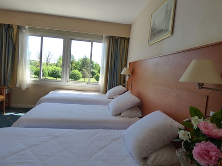 Comfort Triple Room | Desk, soundproofing, free WiFi, bed sheets