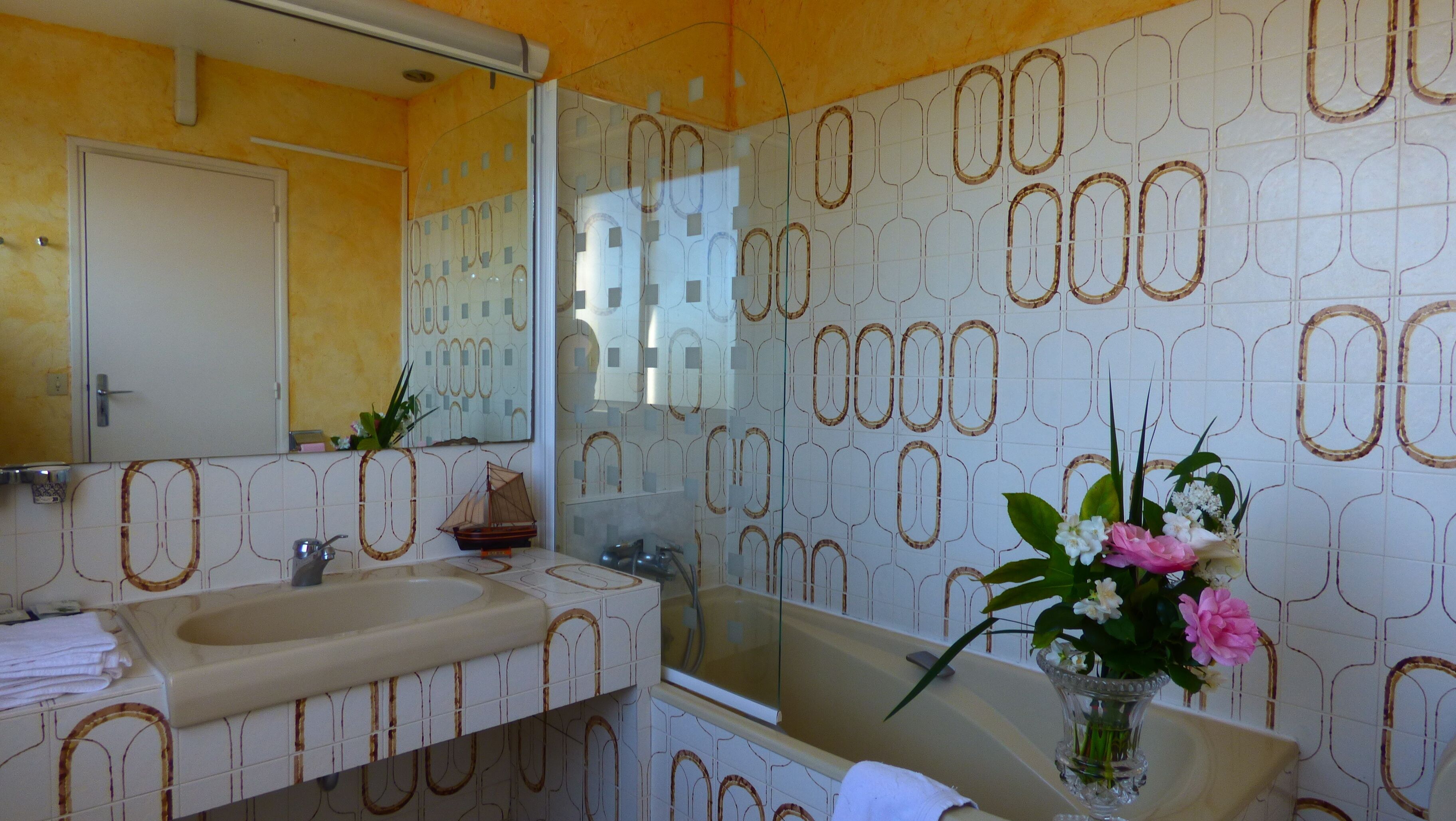 Comfort-Zweibettzimmer, 2 Einzelbetten | Badezimmer | Kostenlose Toilettenartikel, Haartrockner, Handtücher, Seife