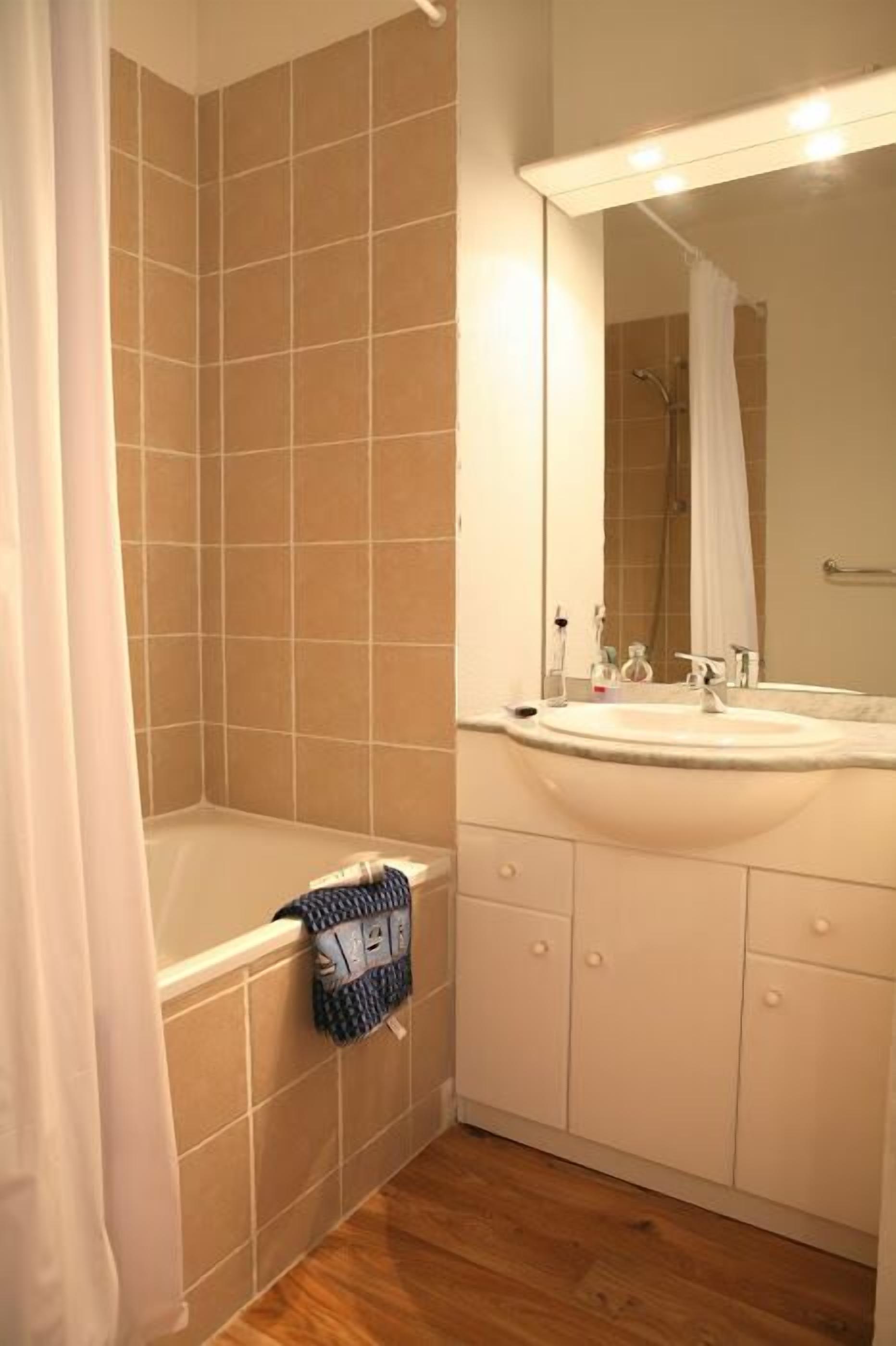 Shower, towels