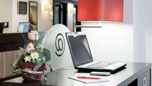 Chambre Triple Affaires | Coin séjour