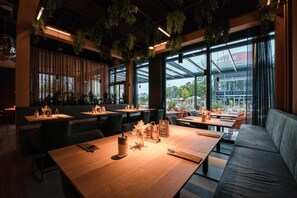 Breakfast and dinner served, German cuisine -  ZELLER's Quartier (Koenigsbrunn)