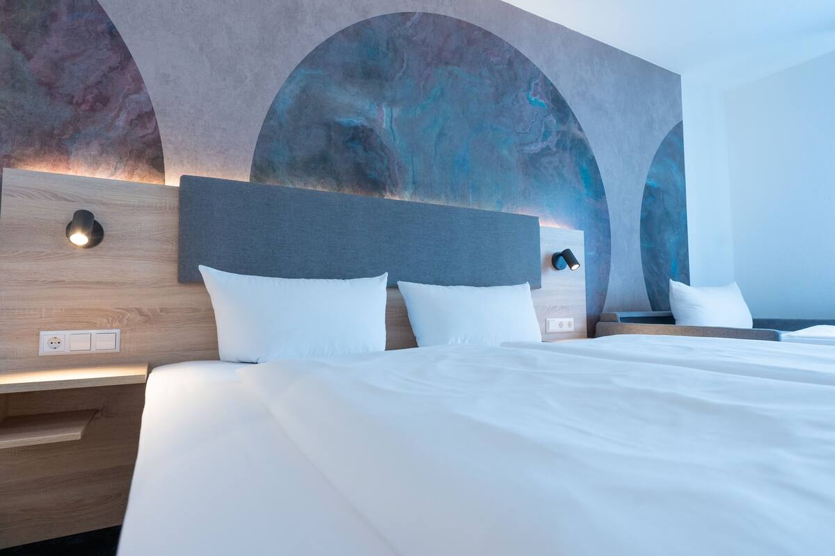 comfort double room, 1 king bed, non smoking | 1 bedroom, desk, laptop workspace, soundproofing