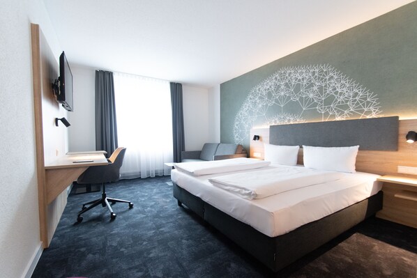 Standard-Doppelzimmer, 1 Doppelbett | Schreibtisch, laptopgeeigneter Arbeitsplatz, schallisolierte Zimmer