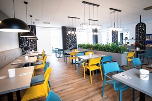 Frokostbuffé hver dag (mot et tillegg)