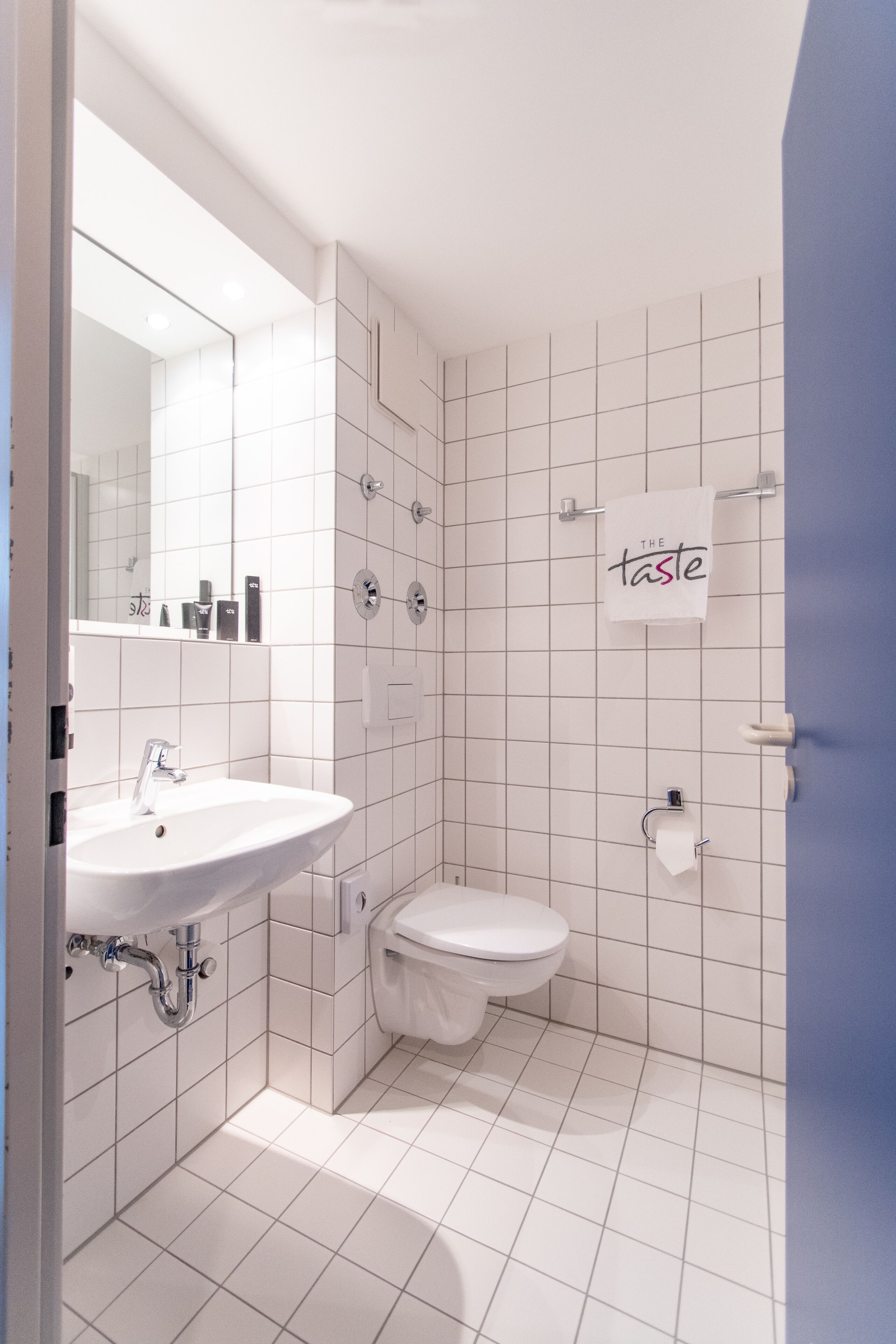 standard single room, 1 single bed, non smoking | bathroom | shower, hair dryer, towels