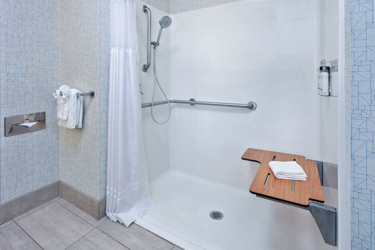 standard room, 1 king bed, roll-in shower (communications, mobility) | in-room safe, desk, iron/ironing board, free wifi