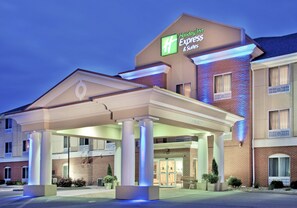 Exterior - Holiday Inn Express Hotel & Suites Urbana-Champaign by IHG (Urbana)