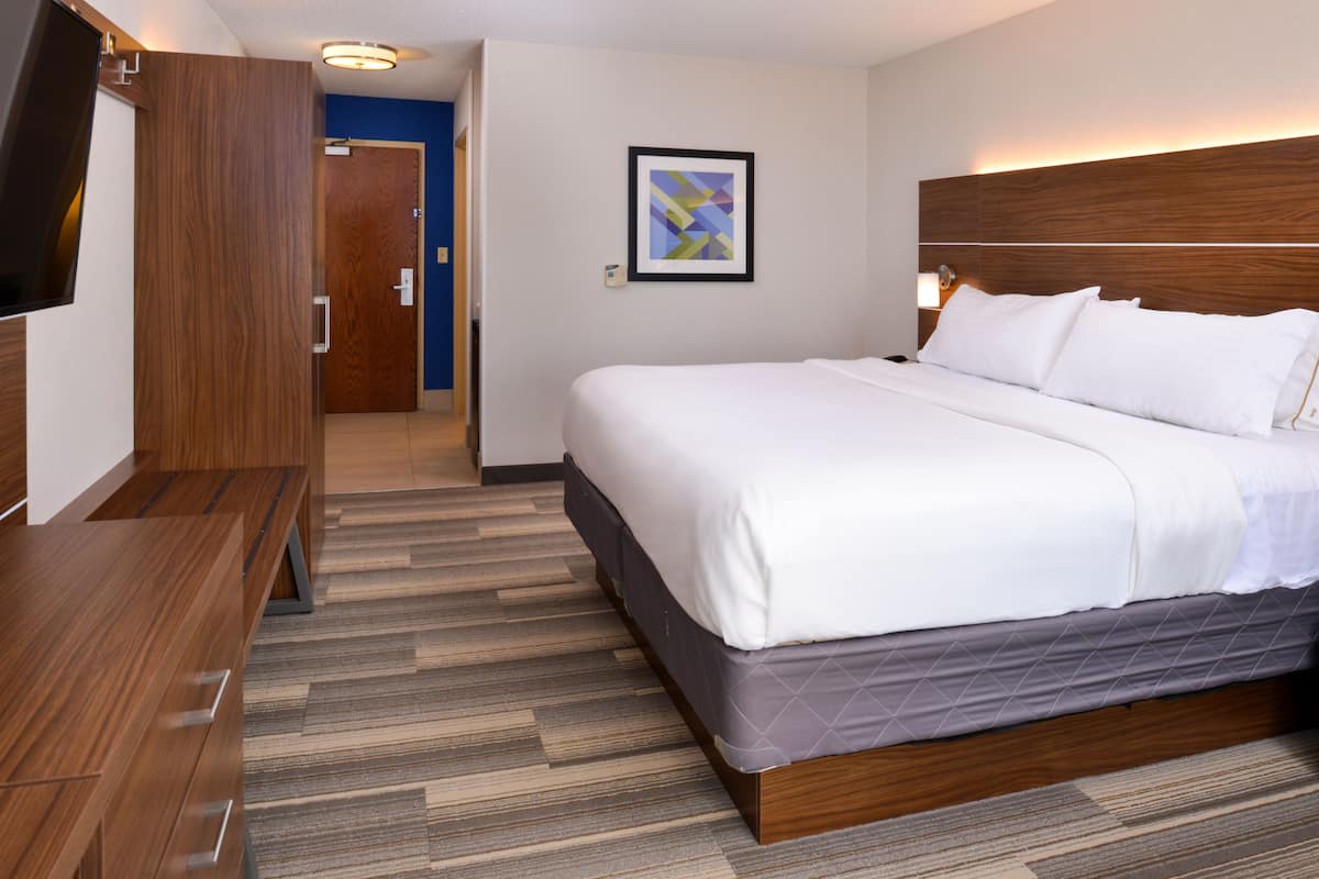 In-room safe, desk, iron/ironing board, free WiFi