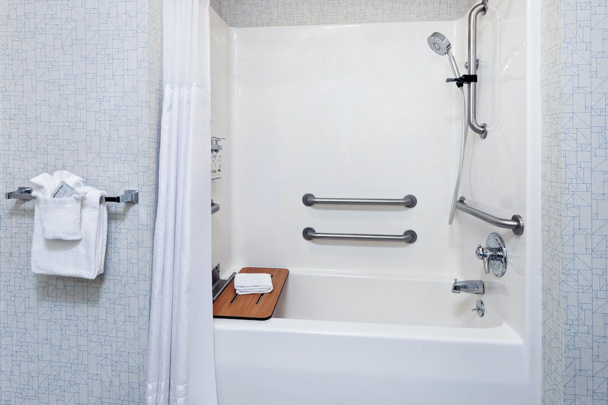 In-room safe, desk, iron/ironing board, free WiFi