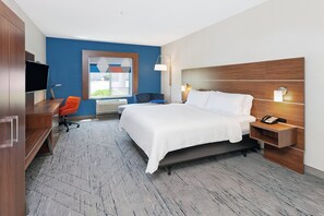 Standard Room, 1 King Bed, Roll-in Shower (Communications, Mobility) | In-room safe, desk, iron/ironing board, free WiFi - Holiday Inn Express Hotel & Suites Urbana-Champaign by IHG (Urbana)
