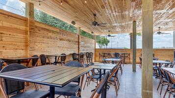 ์์นจ ์์ฌ ๋ฐ ์ ๋
 ์์ฌ ์ ๊ณต