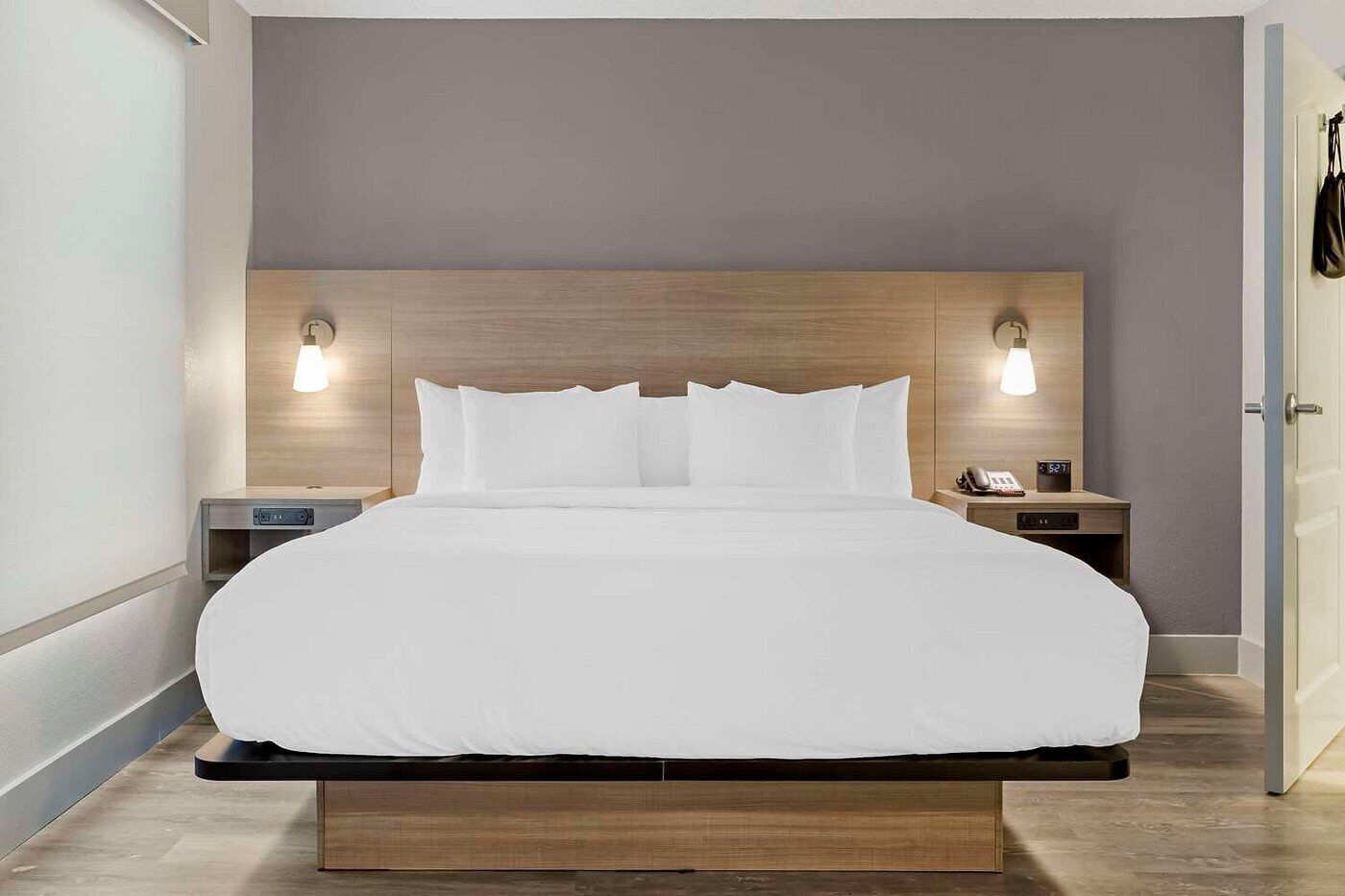 Habitación, 1 cama de matrimonio grande, no fumadores (Transfer Shower) | Colchones Tempur-Pedic y escritorio