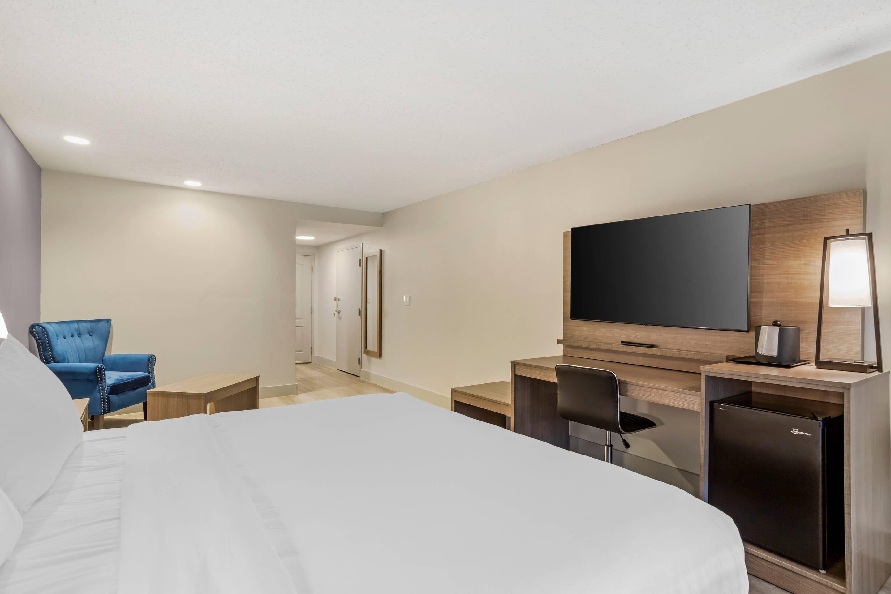 Tempur-Pedic beds, desk, laptop workspace, blackout curtains