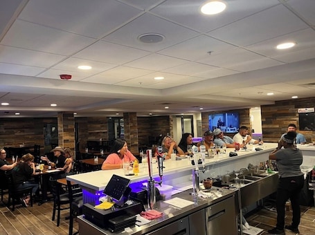 Breakfast and dinner served