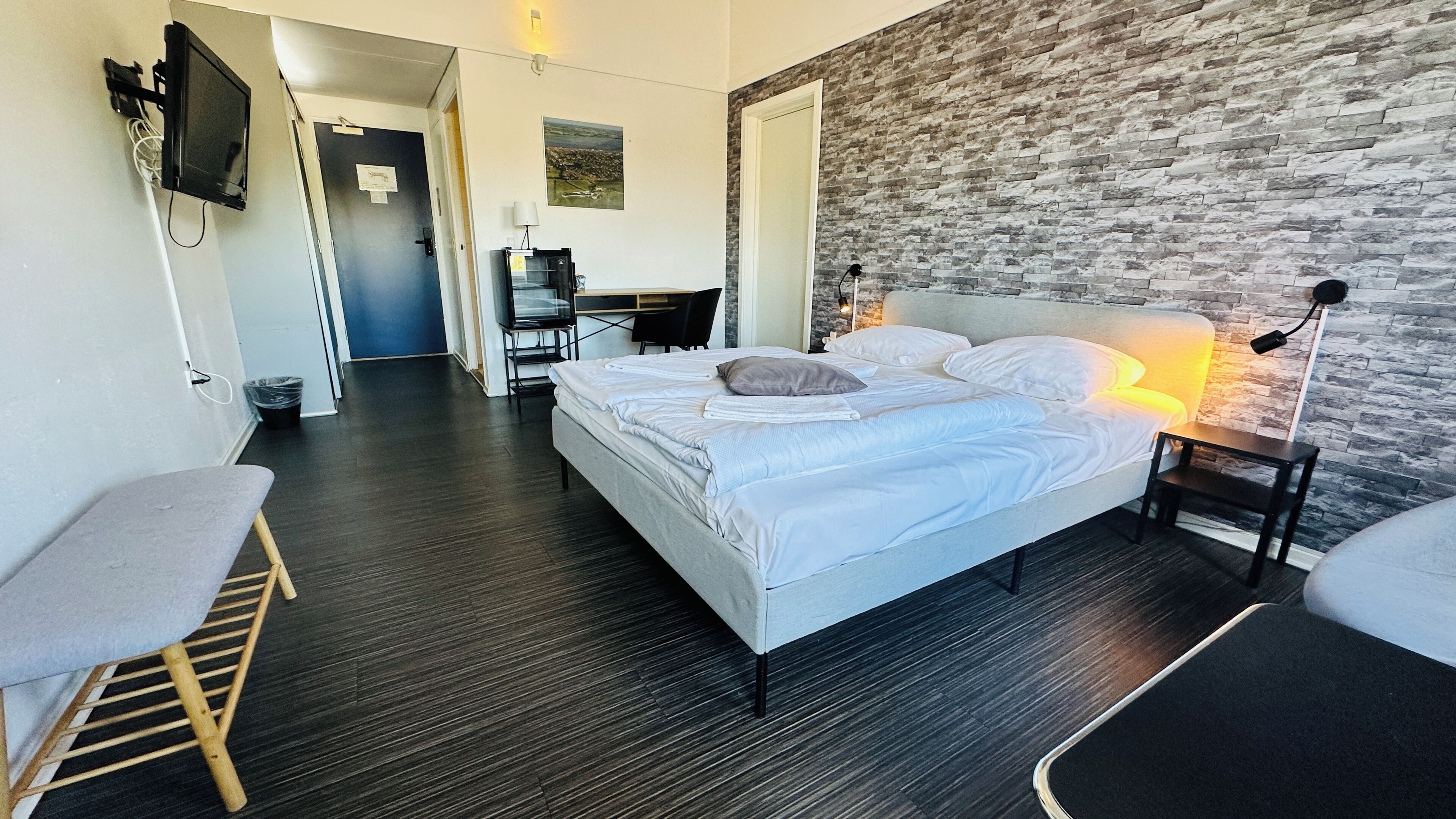 スイート | 低刺激性寝具、デスク、ノートパソコン用作業スペース、防音設備