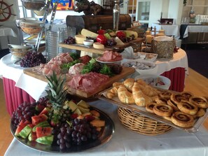 Bao gồm bữa sáng buffet hàng ngày 